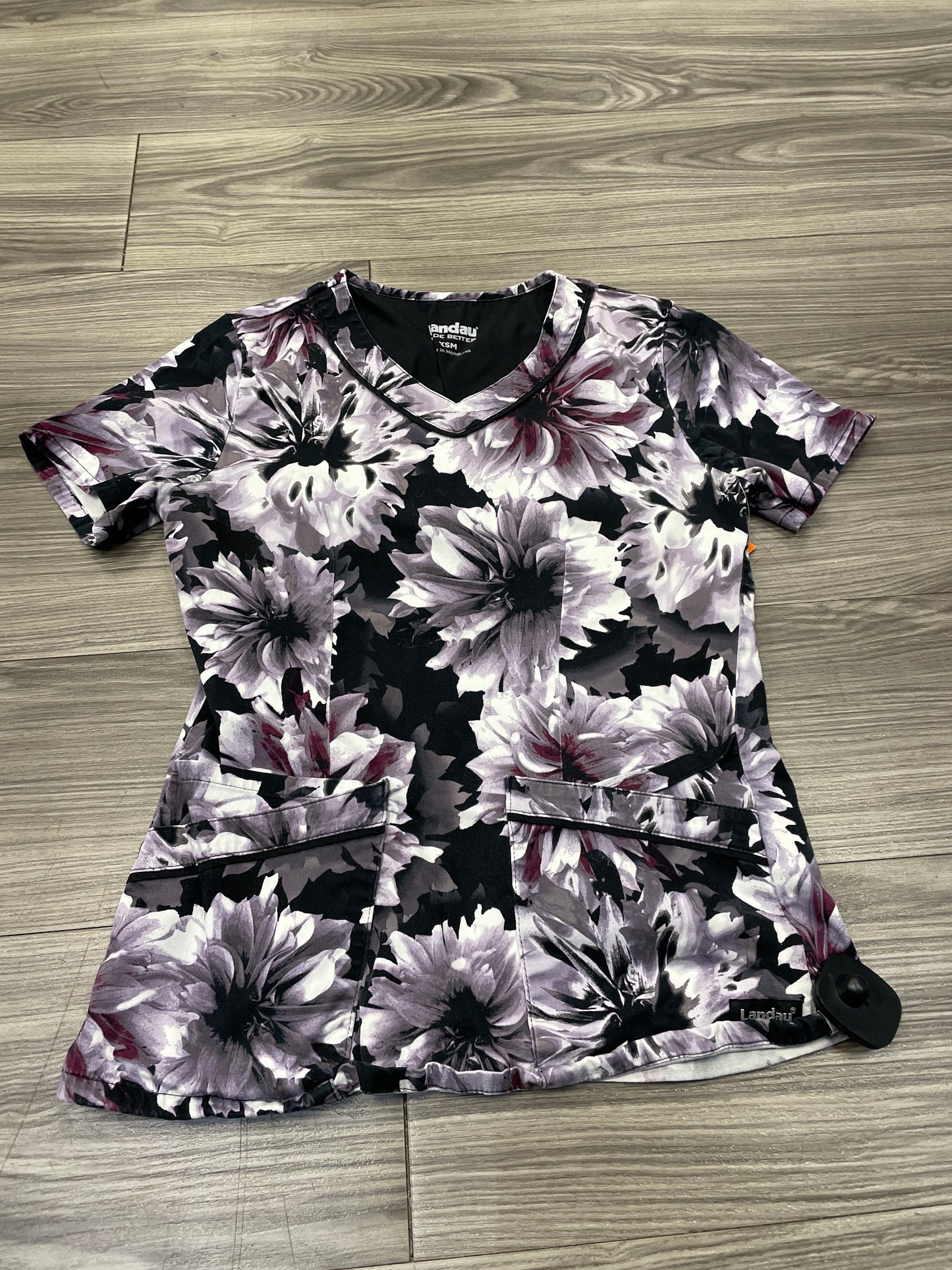 Top Short Sleeve By Clothes Mentor Size: Xs