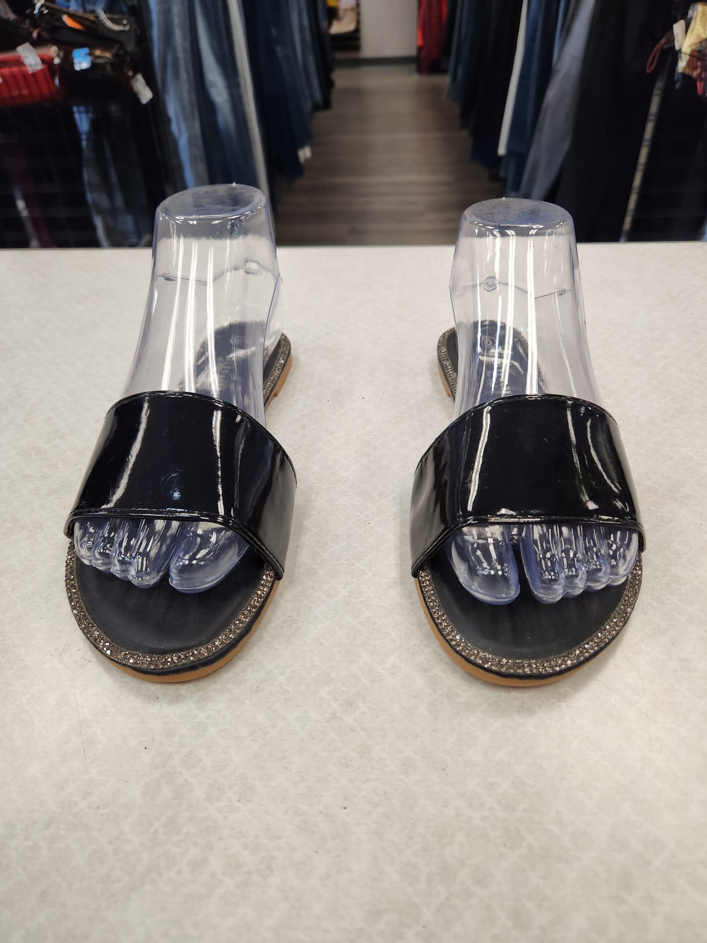 Sandals Flip Flops By Clothes Mentor Size: 6