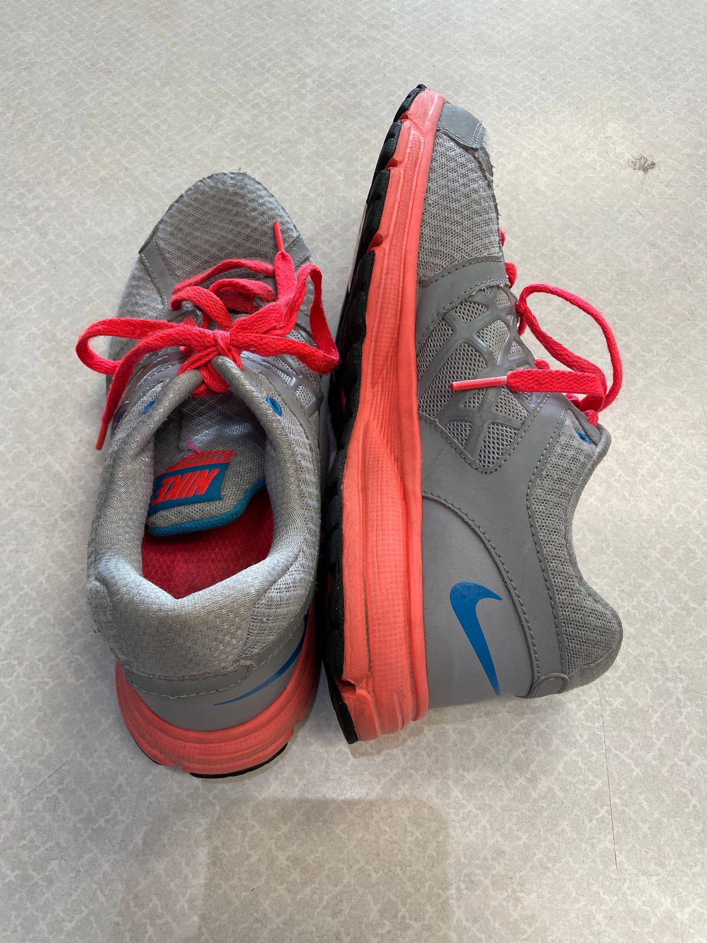 Shoes Athletic By Nike Size: 8.5