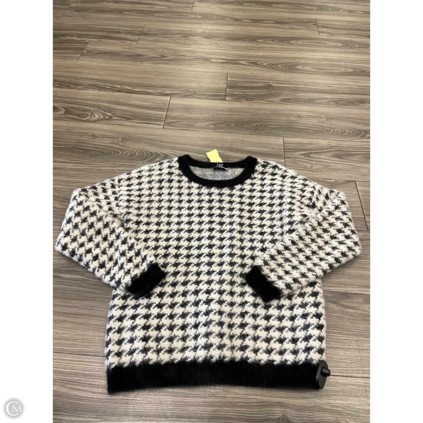 Sweater By Cyrus In Black & White, Size: Xs