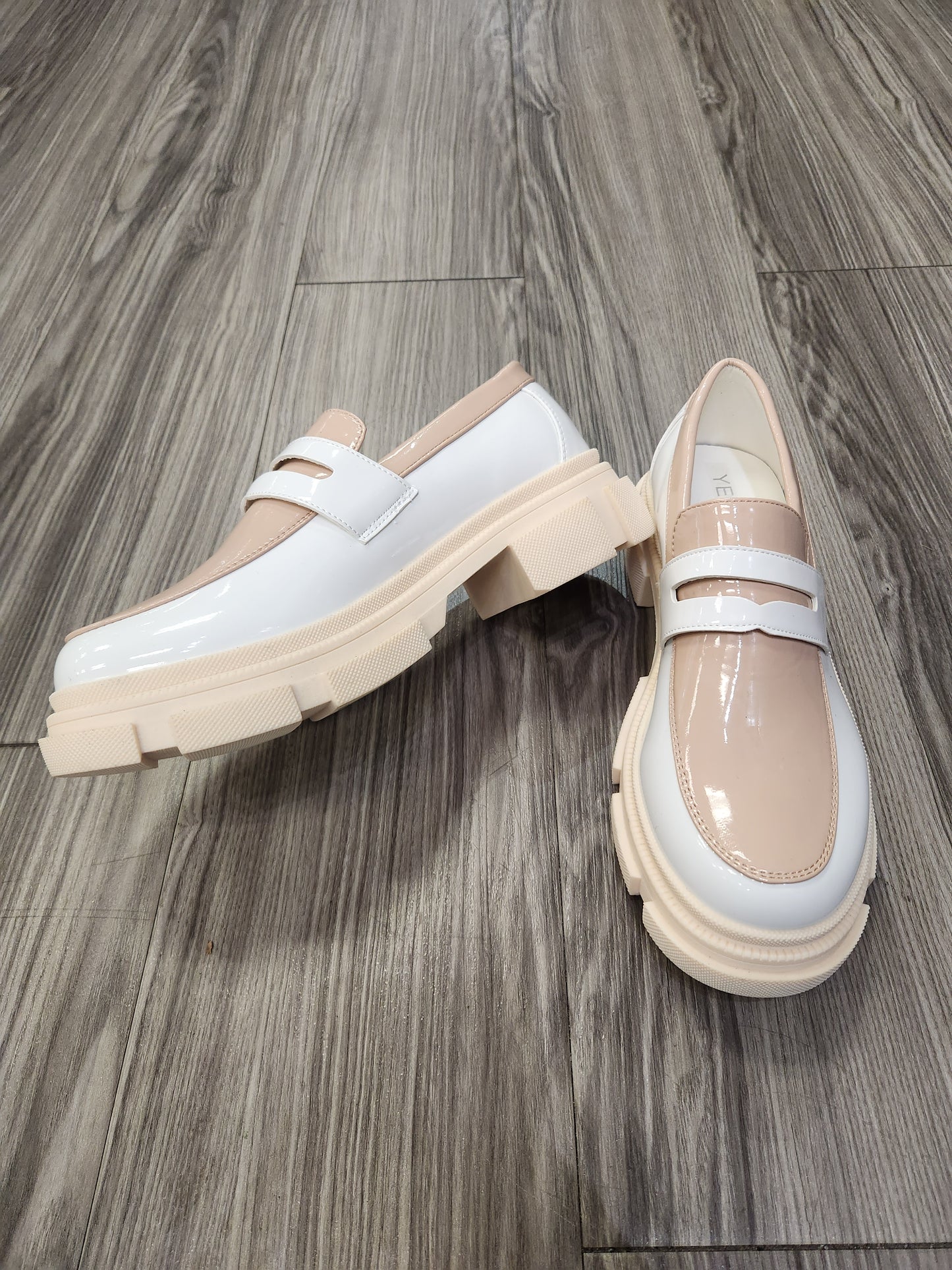 Shoes Sneakers Platform By Clothes Mentor In Tan & White, Size: 10