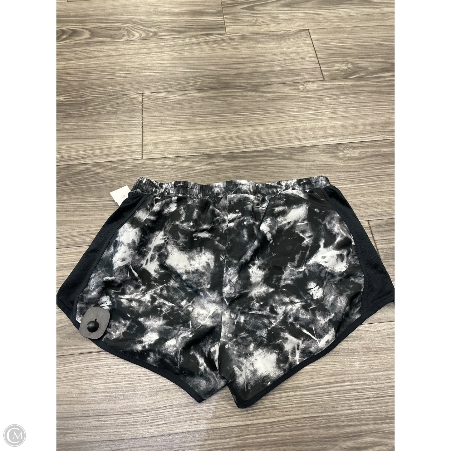 Athletic Shorts By Under Armour In Black, Size: M