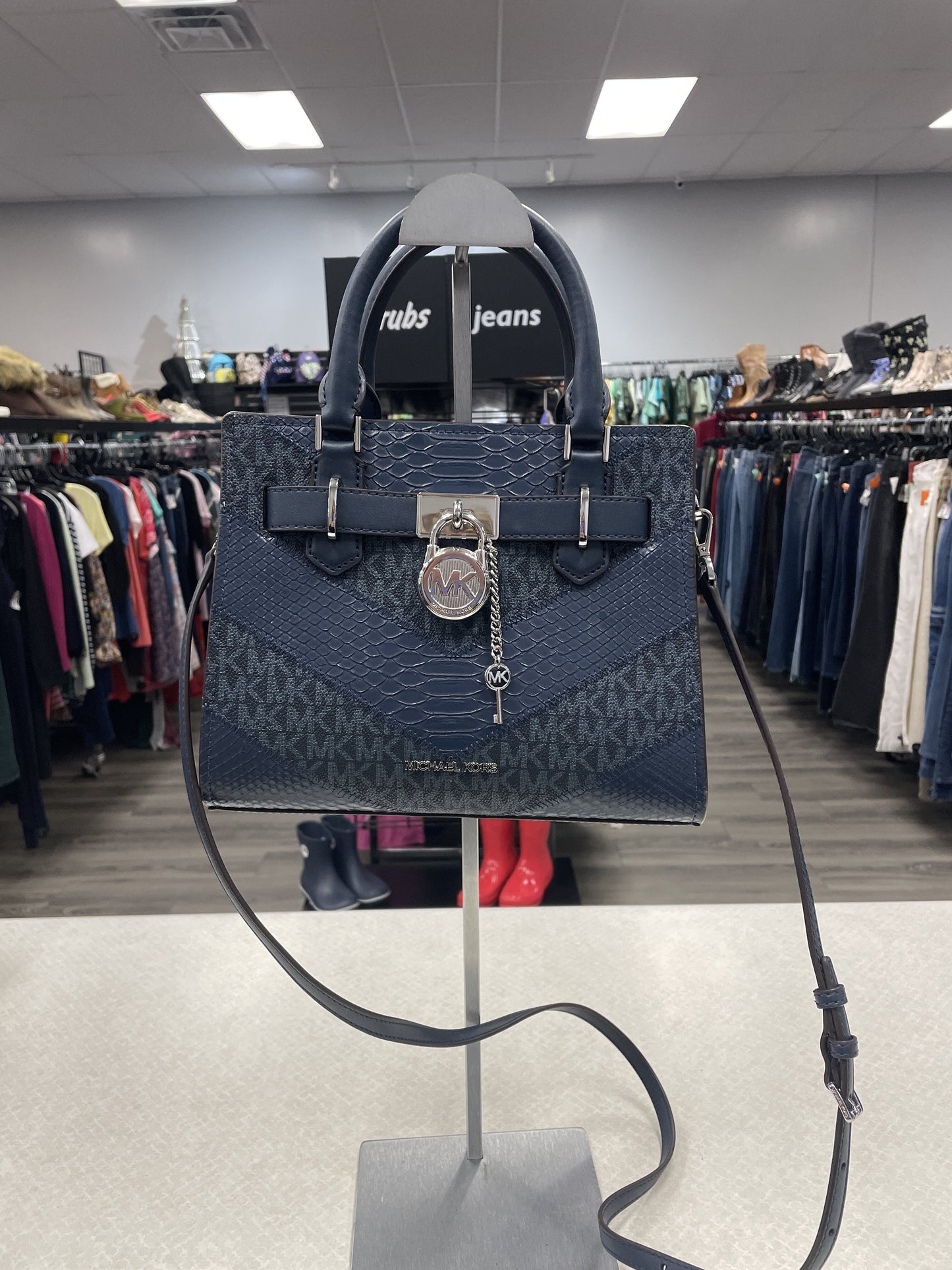 Handbag Designer By Michael Kors Size: Medium