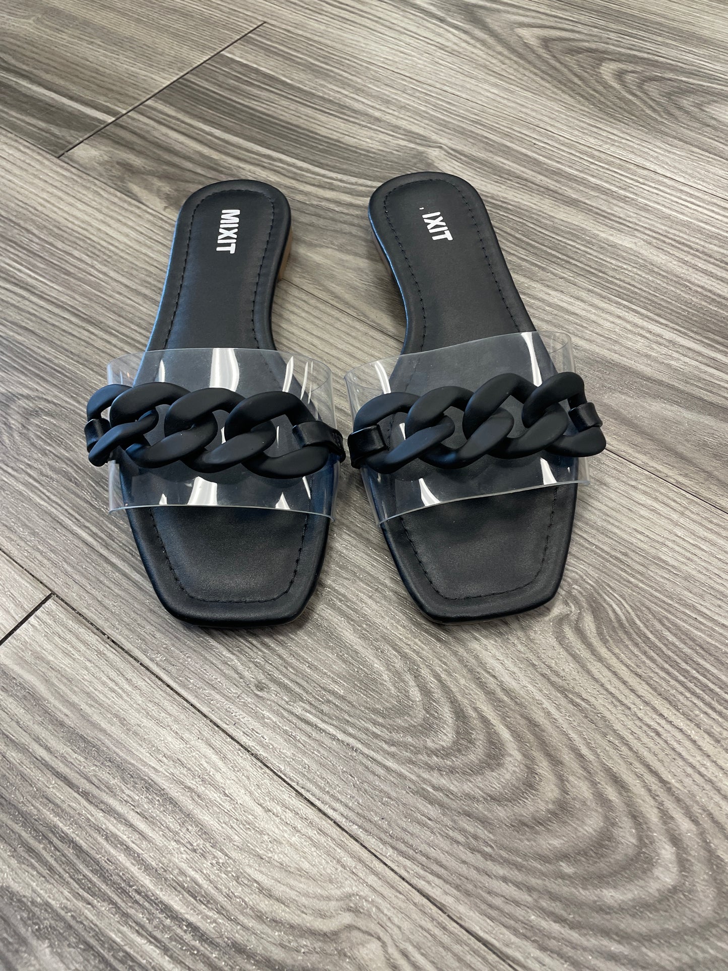 Sandals Flats By Clothes Mentor Size: 6