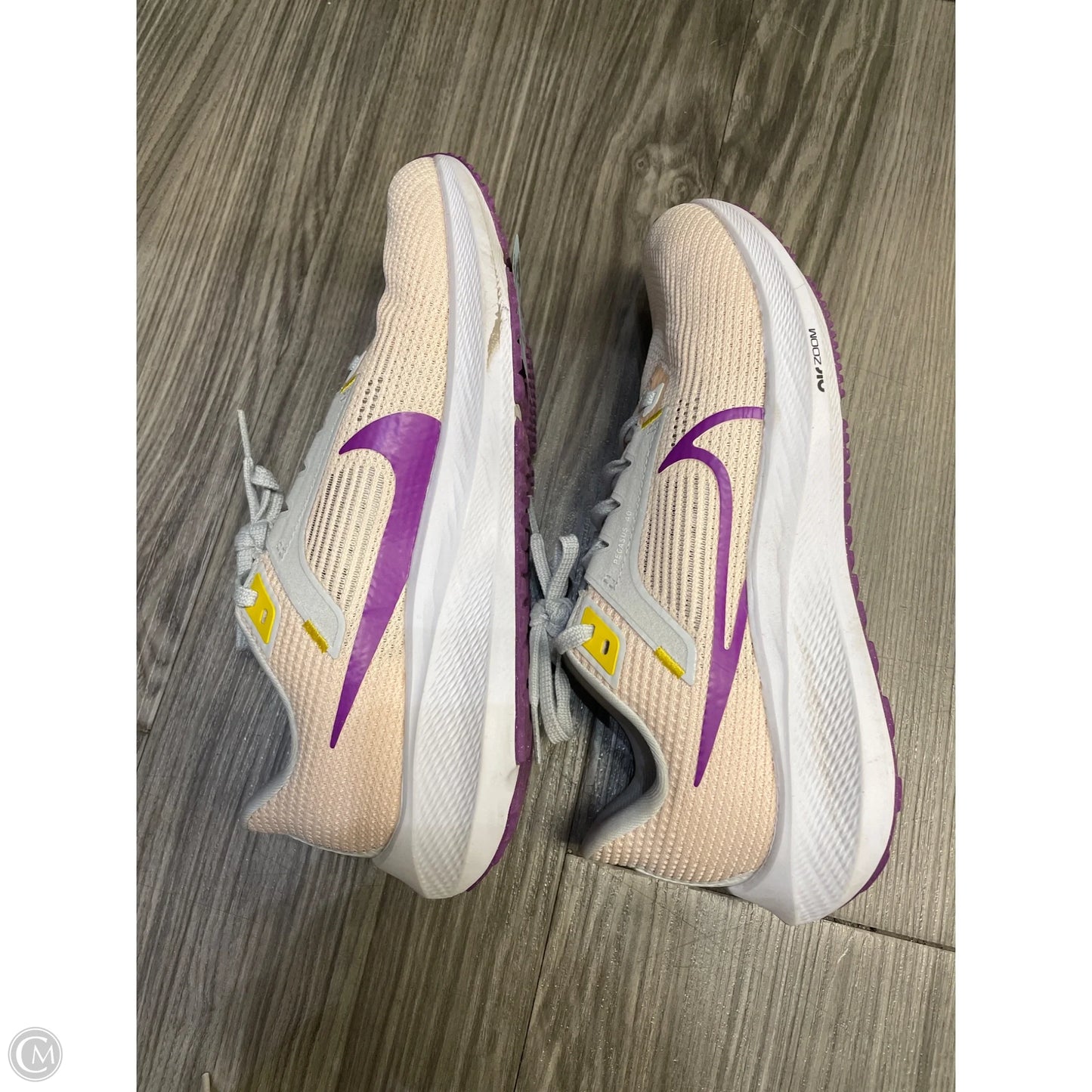 Shoes Athletic By Nike In Grey, Size: 7.5