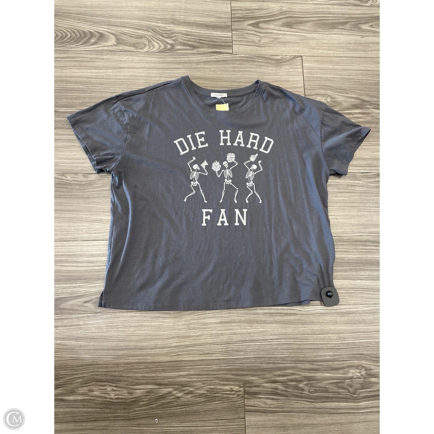 Top Short Sleeve By Maurices In Grey, Size: Xl