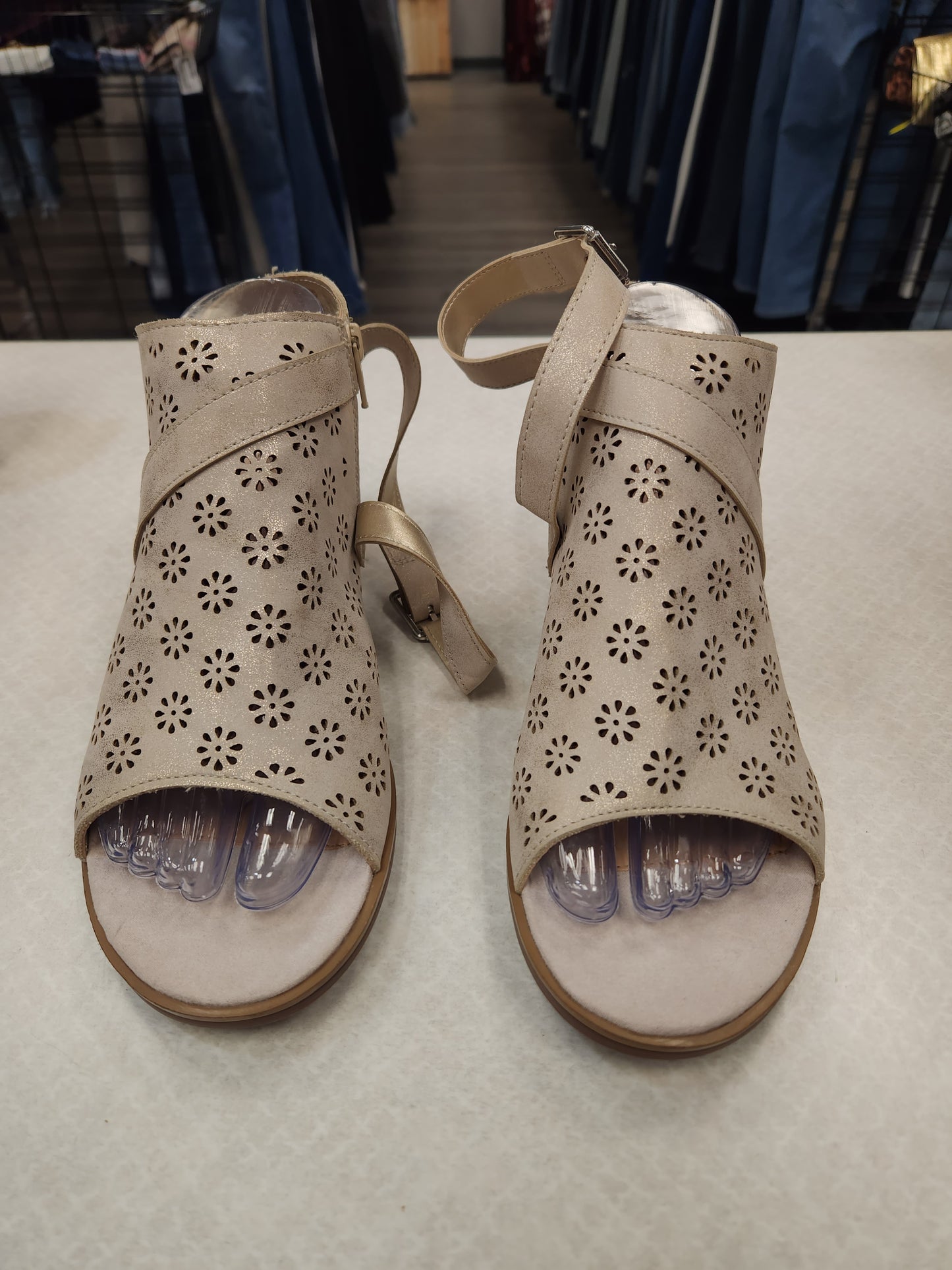 Shoes Heels Block By Clothes Mentor Size: 6