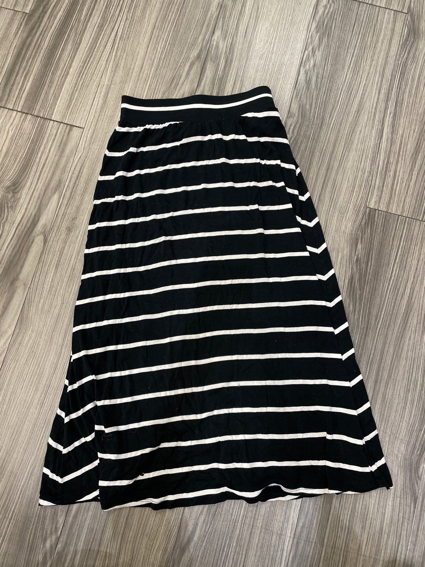 Skirt Midi By Cherokee Size: 8