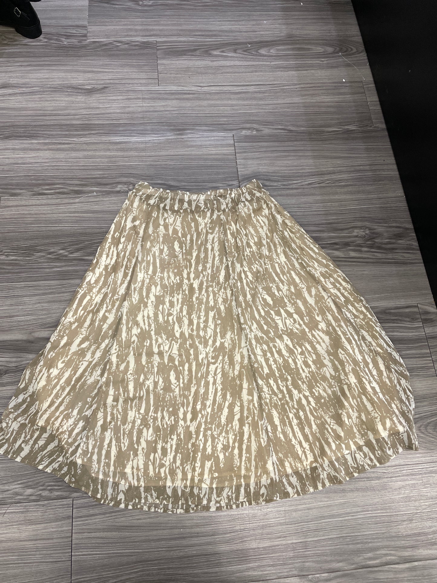 Skirt Midi By Clothes Mentor Size: M