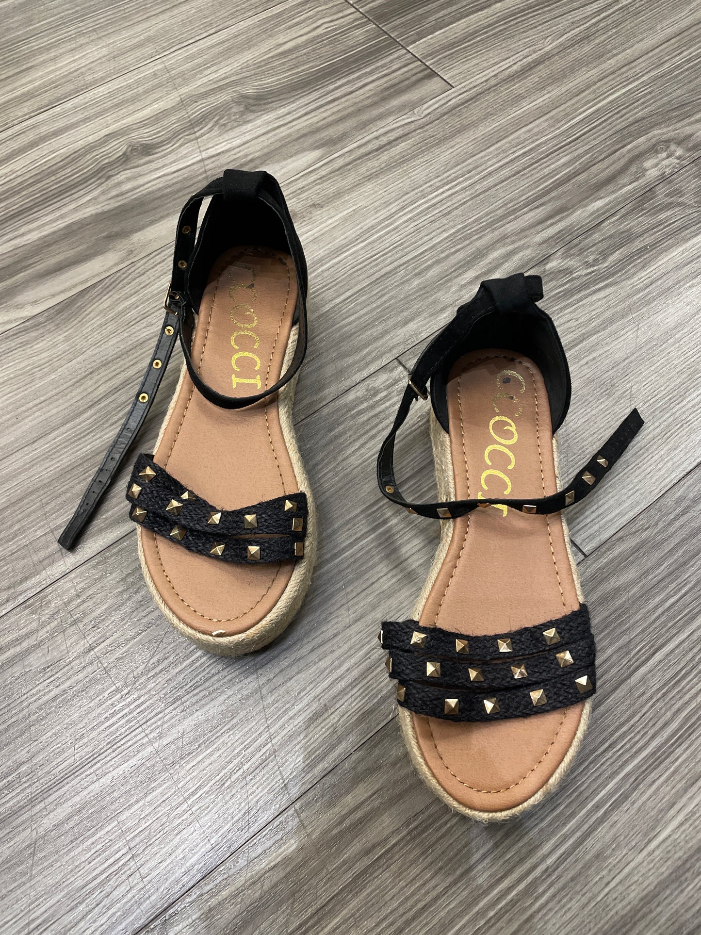 Sandals Flats By Clothes Mentor Size: 8