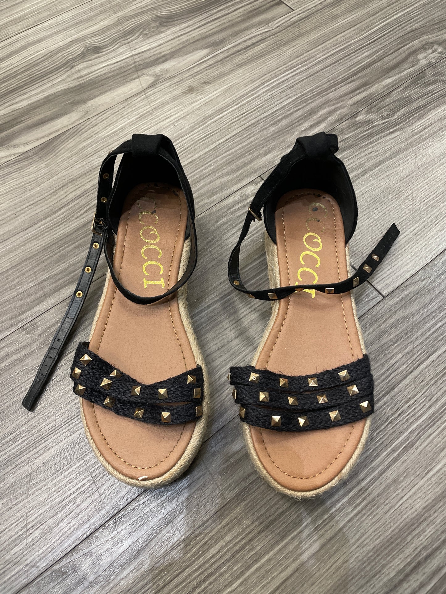 Sandals Flats By Clothes Mentor Size: 8
