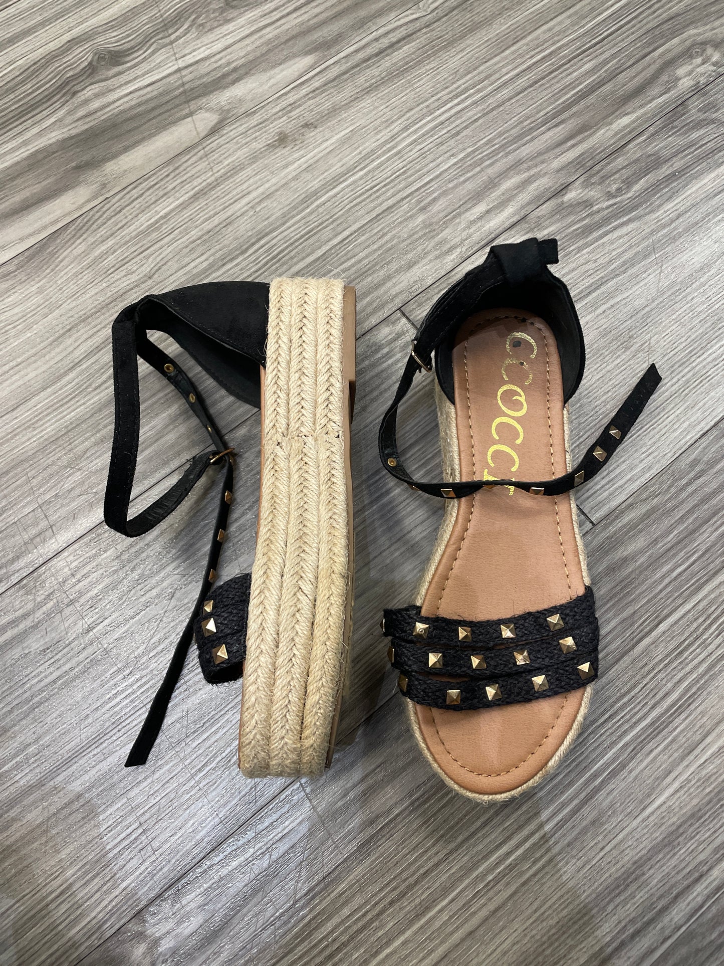 Sandals Flats By Clothes Mentor Size: 8