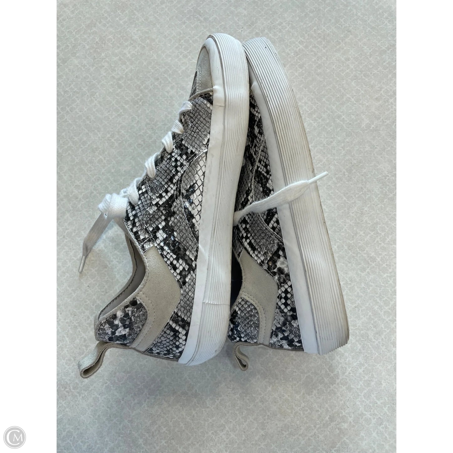 Shoes Sneakers By Zara In Animal Print, Size: 9