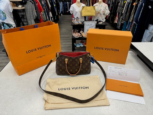 Handbag Designer By Louis Vuitton  Size: Medium