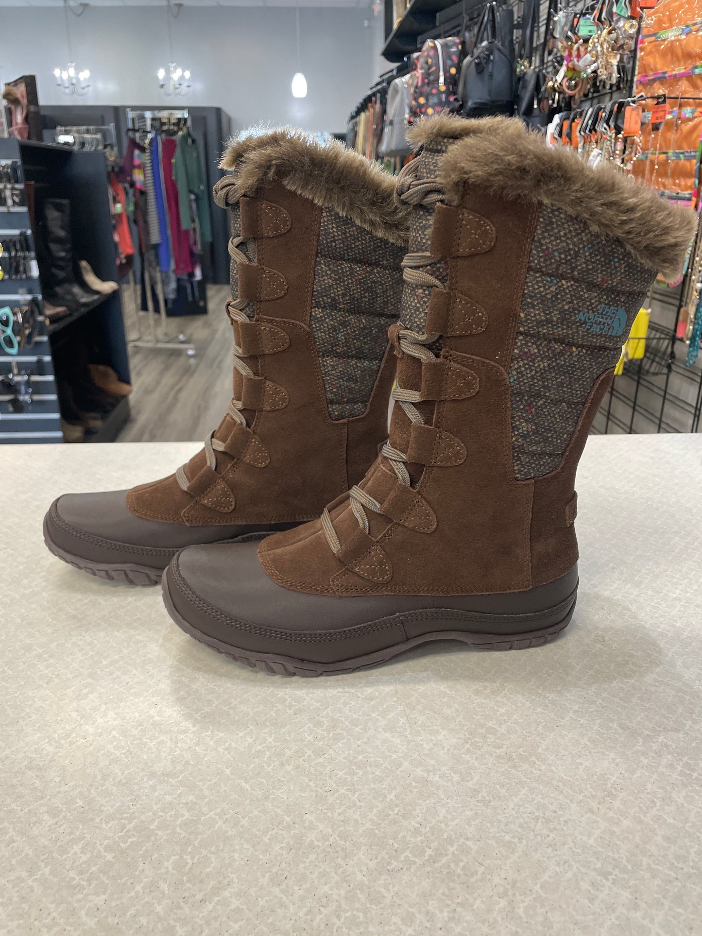 Boots Snow By The North Face In Brown, Size: 6.5