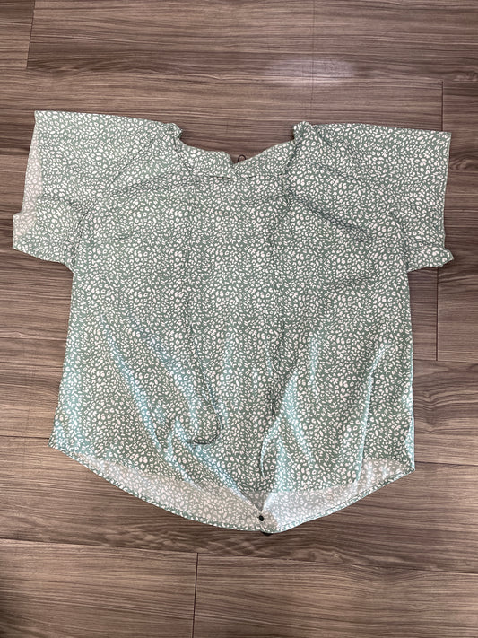 Top Short Sleeve By Clothes Mentor In Green & White, Size: 22