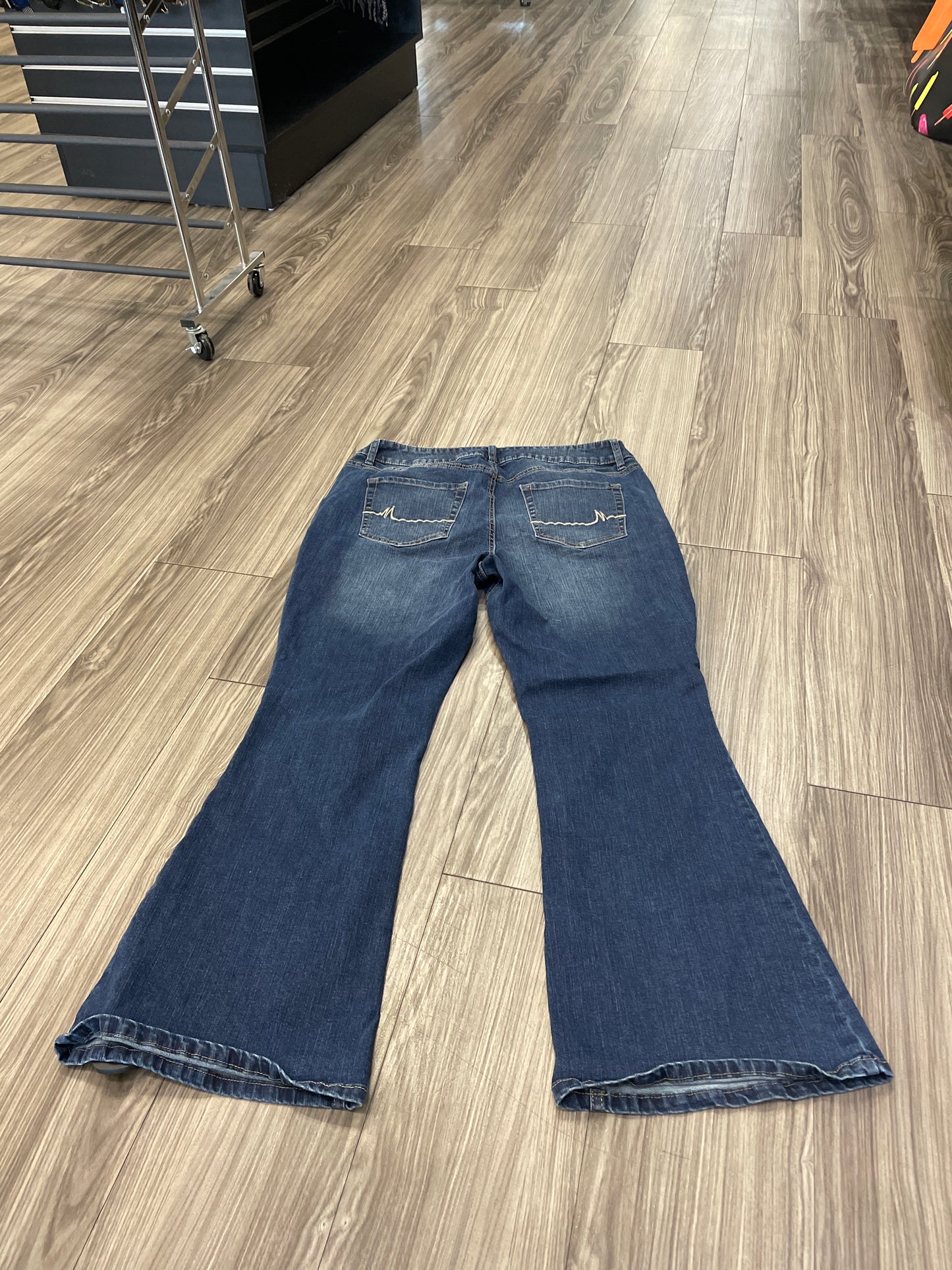 Jeans Flared By Maurices In Blue, Size: 16