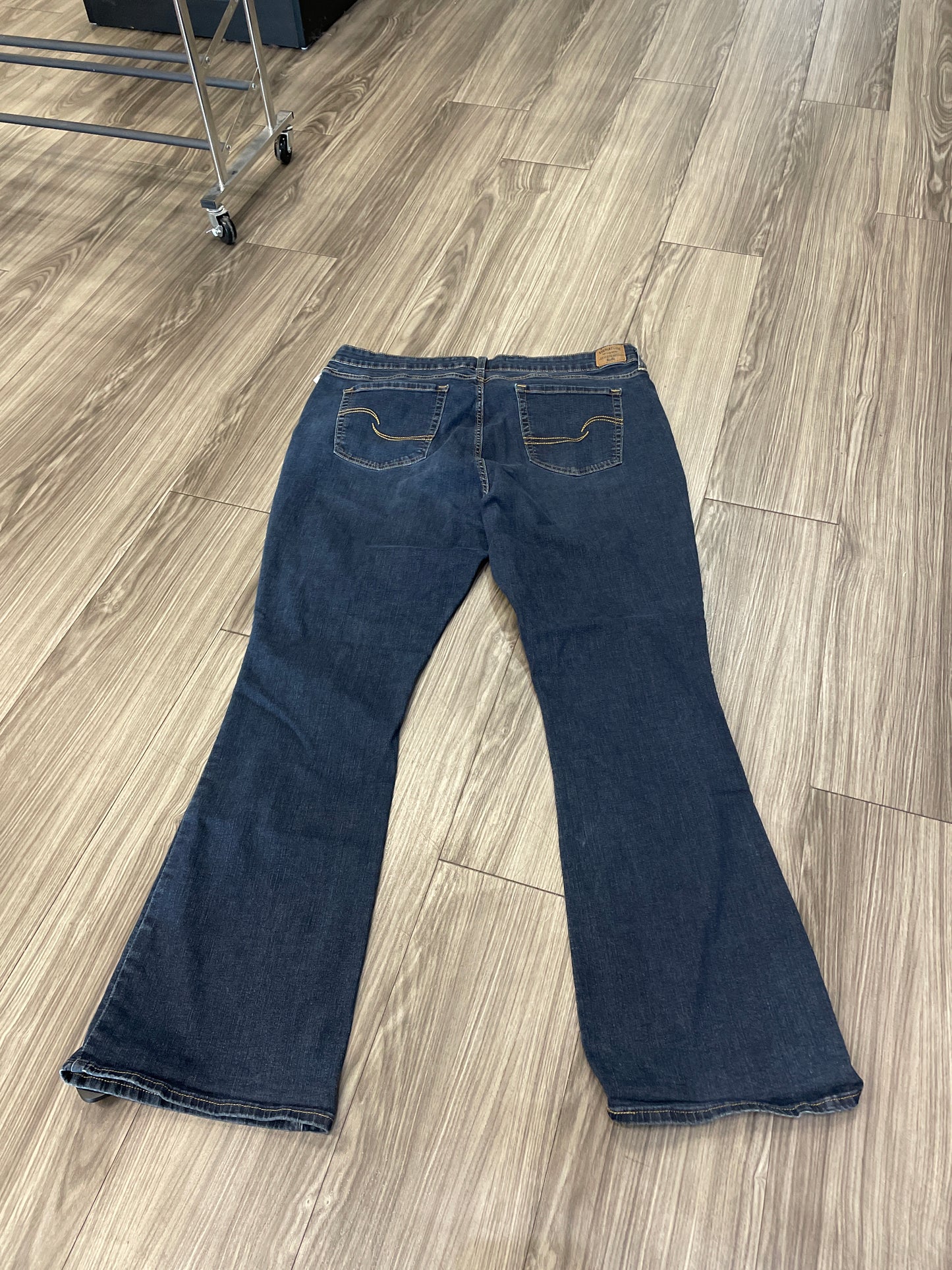 Jeans Boot Cut By Levis In Blue, Size: 20