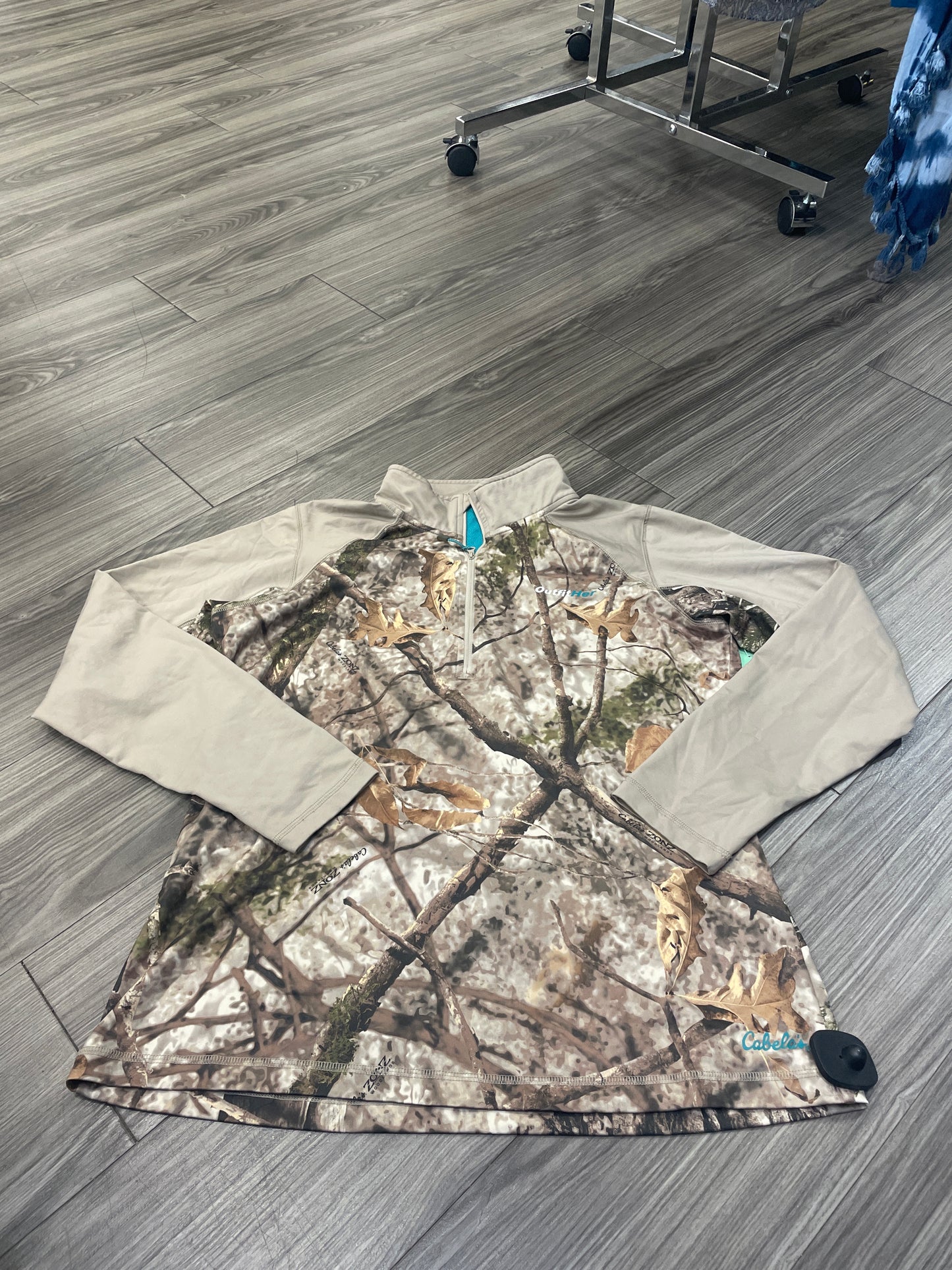 Sweatshirt Collar By Cabelas In Camouflage Print, Size: L