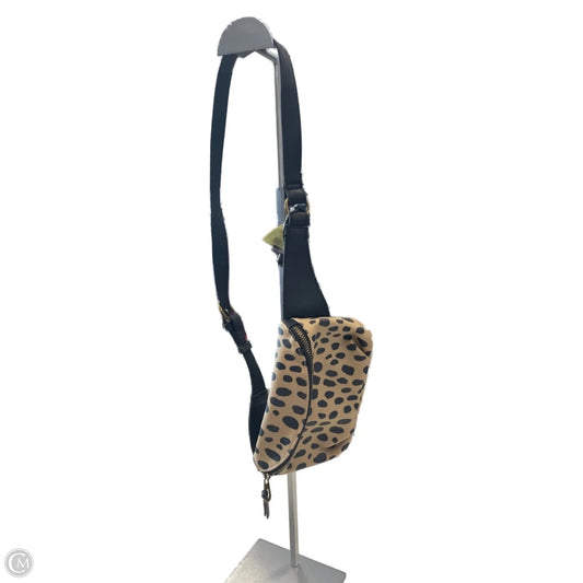 Belt Bag By Clothes Mentor, Size: Medium