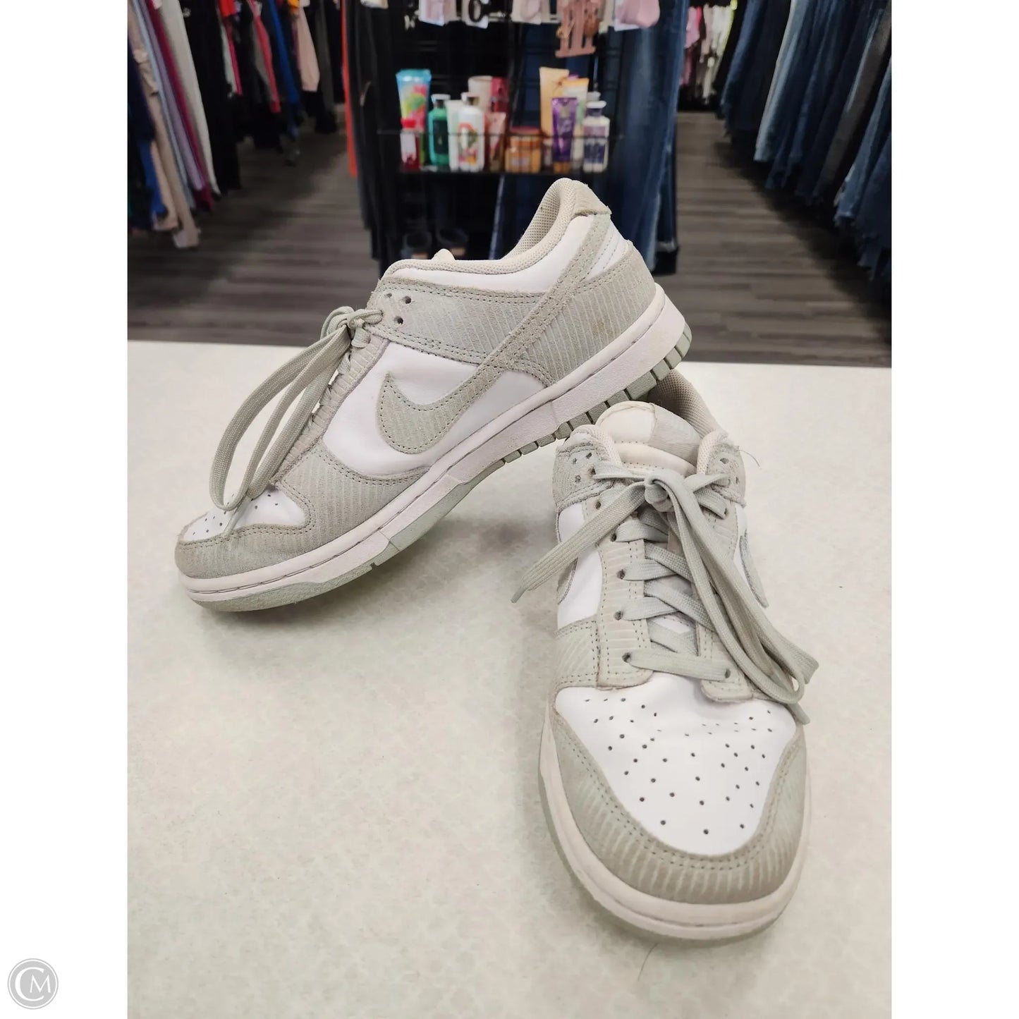 Shoes Sneakers By Nike In Green & White, Size: 7.5
