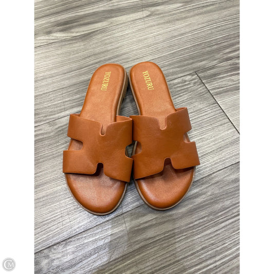 Sandals Flats By Clothes Mentor In Beige, Size: 6.5