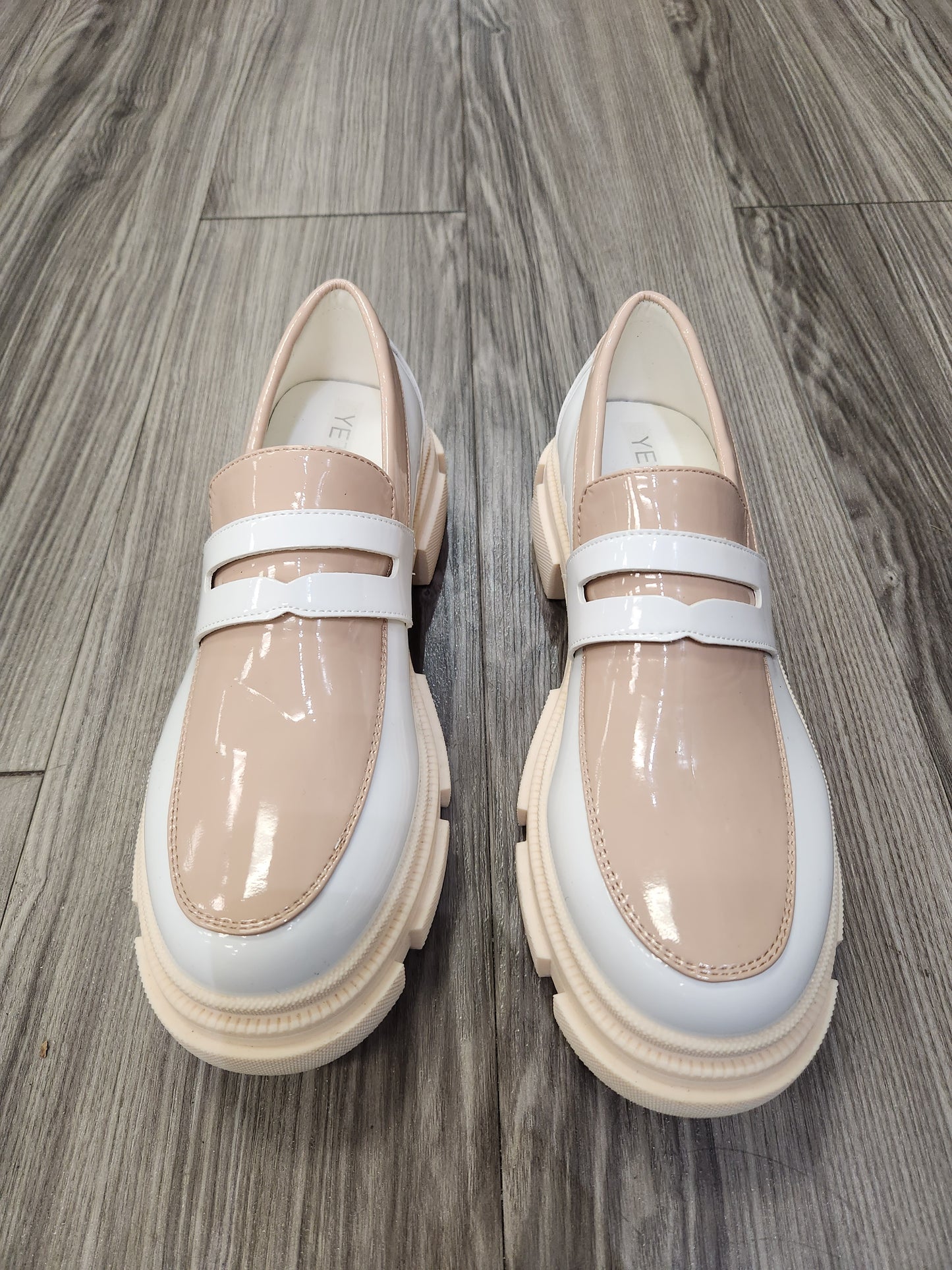 Shoes Sneakers Platform By Clothes Mentor In Tan & White, Size: 10