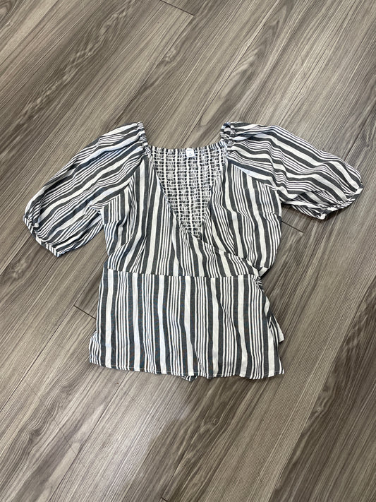 Top Short Sleeve By Old Navy In Grey & White, Size: M