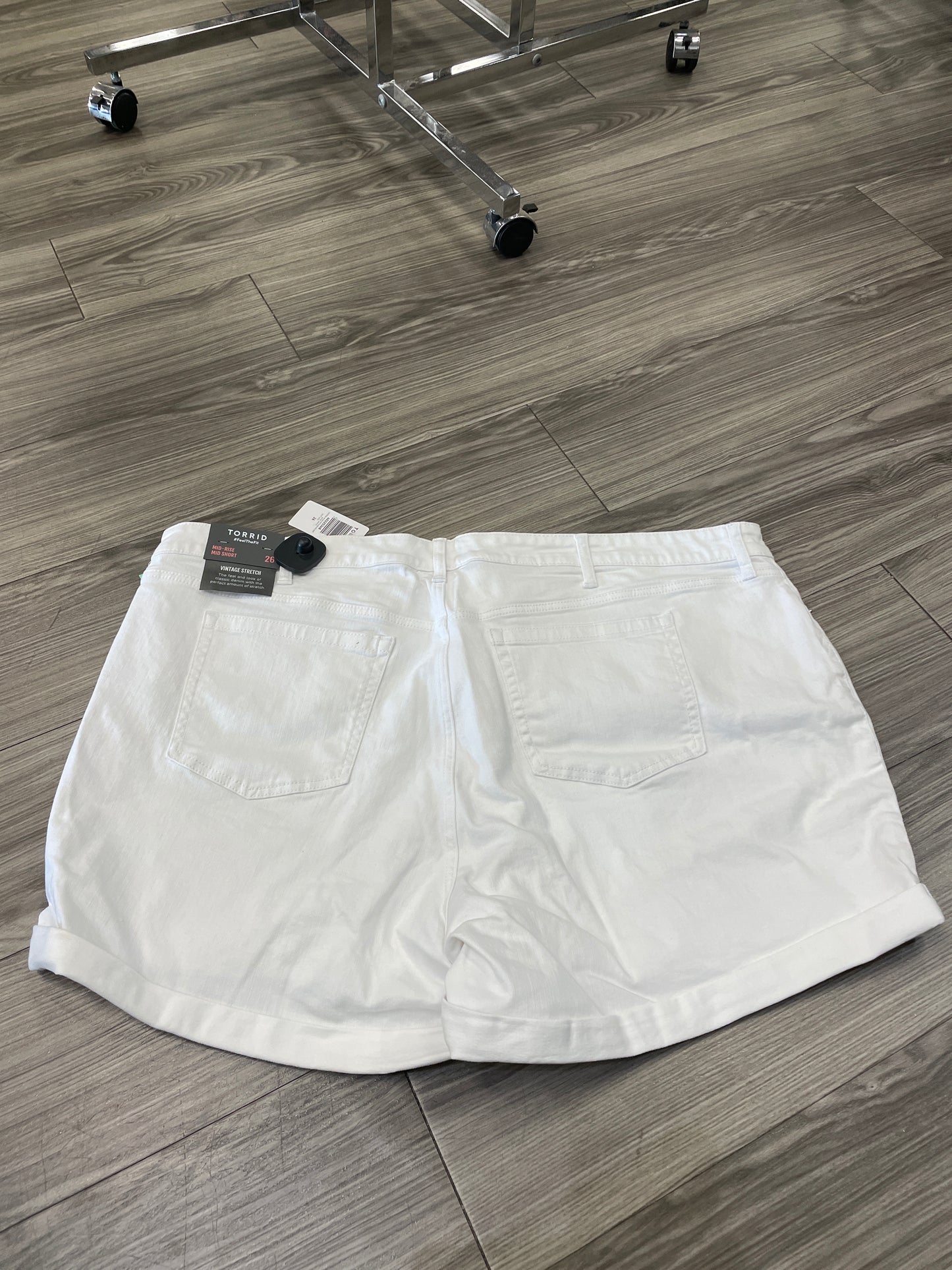 White Shorts Torrid, Size 26