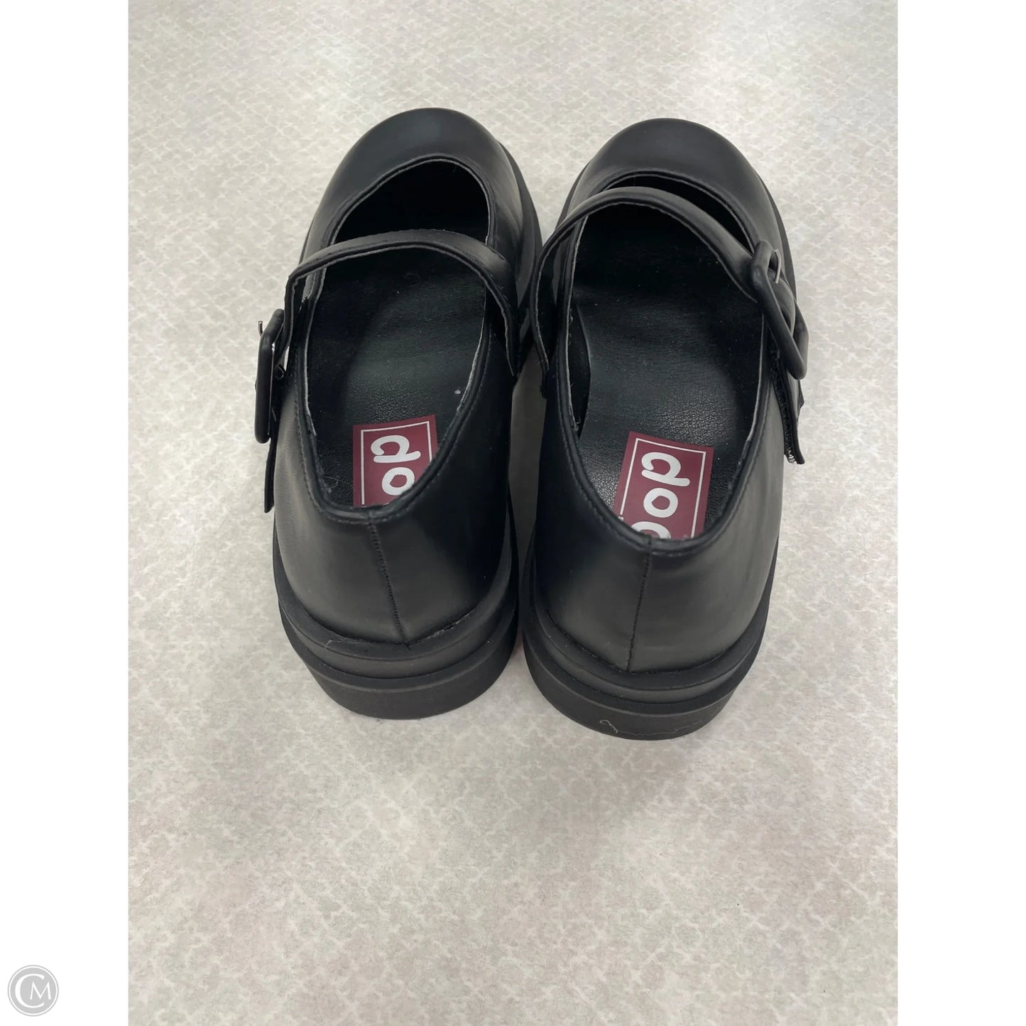 Shoes Flats By Cmc In Black, Size: 6