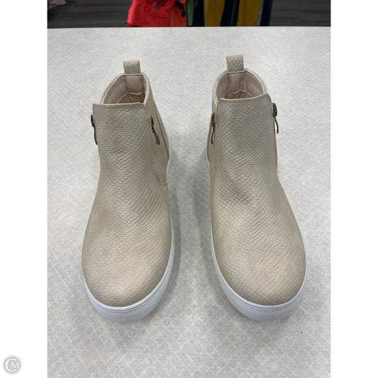 Shoes Sneakers By Clothes Mentor In Tan, Size: 6