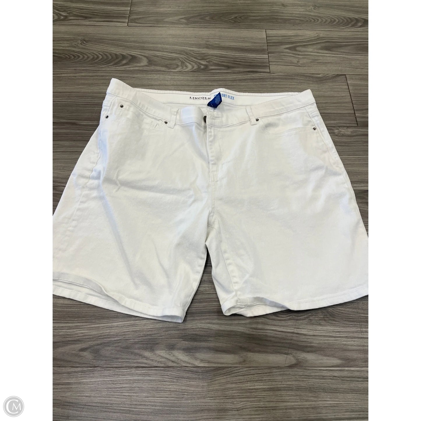 Shorts By Clothes Mentor In White, Size: 22