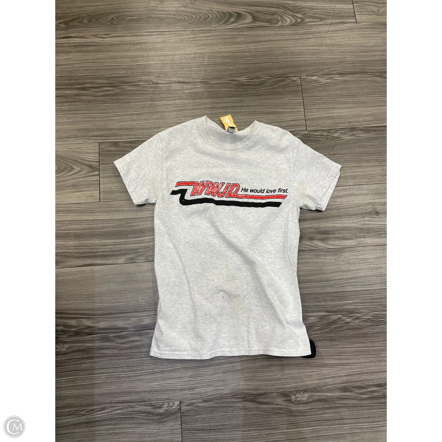 Top Short Sleeve By Gildan In Grey, Size: S