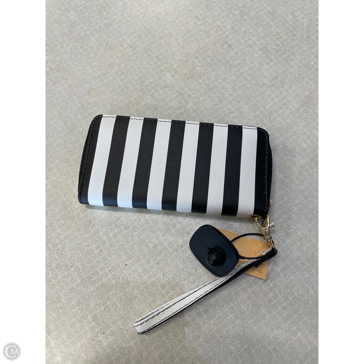 Wallet By Clothes Mentor, Size: Medium