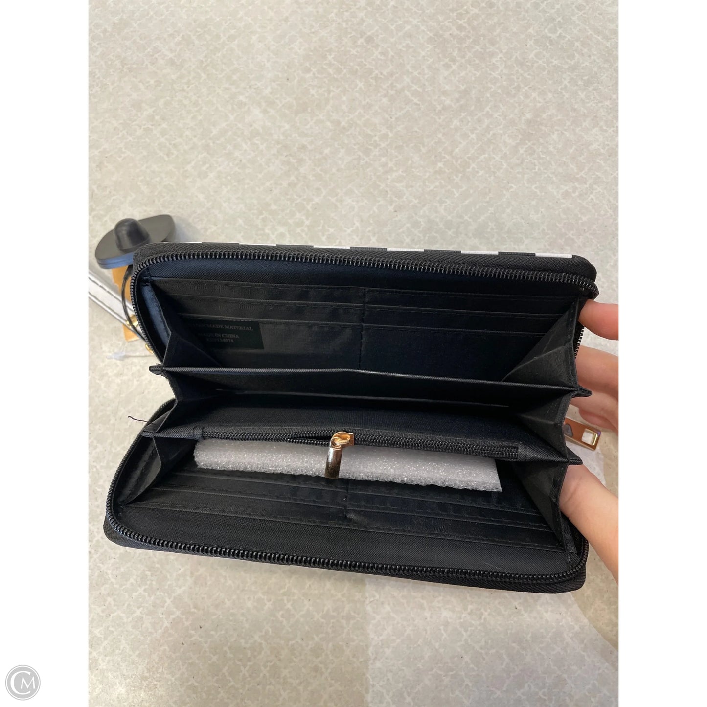 Wallet By Clothes Mentor, Size: Medium