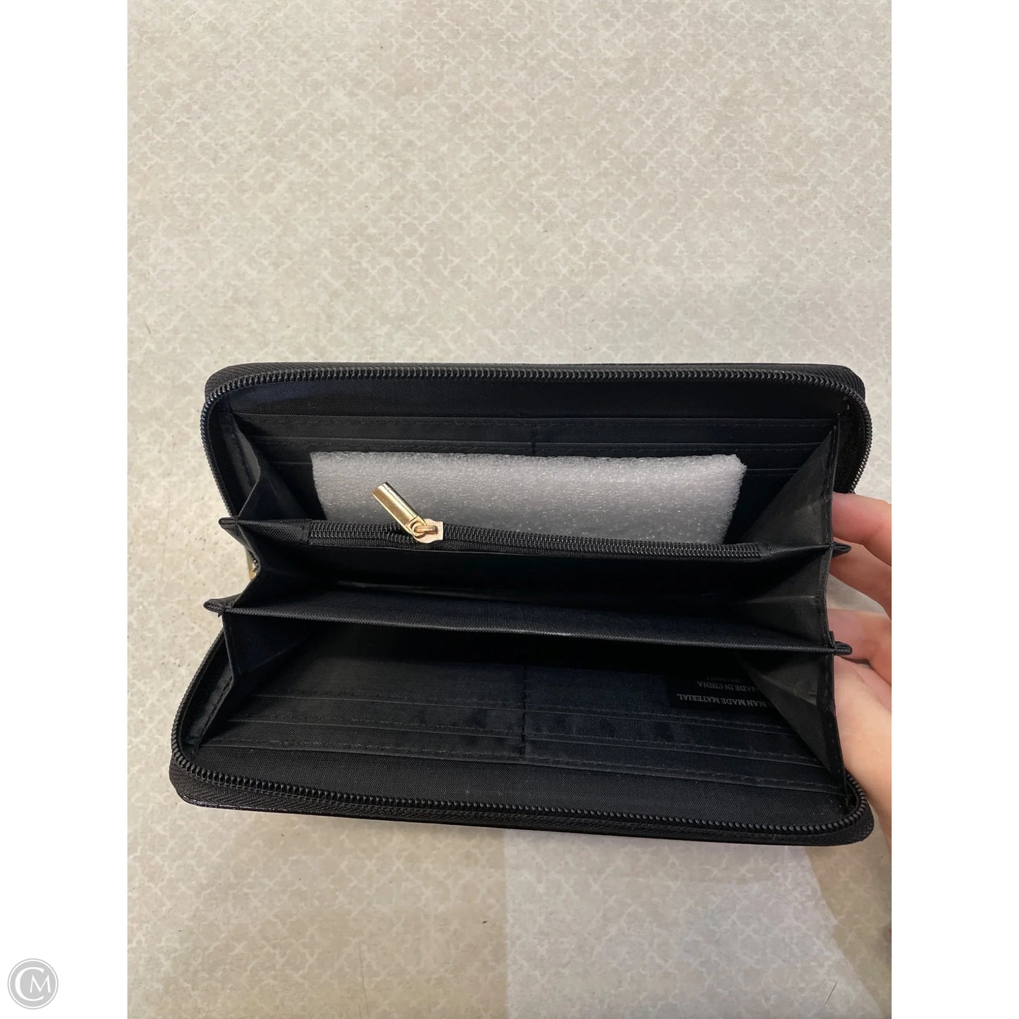 Wallet By Clothes Mentor, Size: Medium