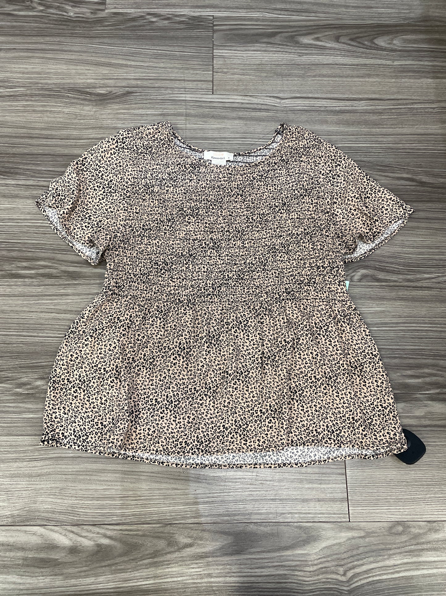 Top Short Sleeve By Urban Romantics In Animal Print, Size: M