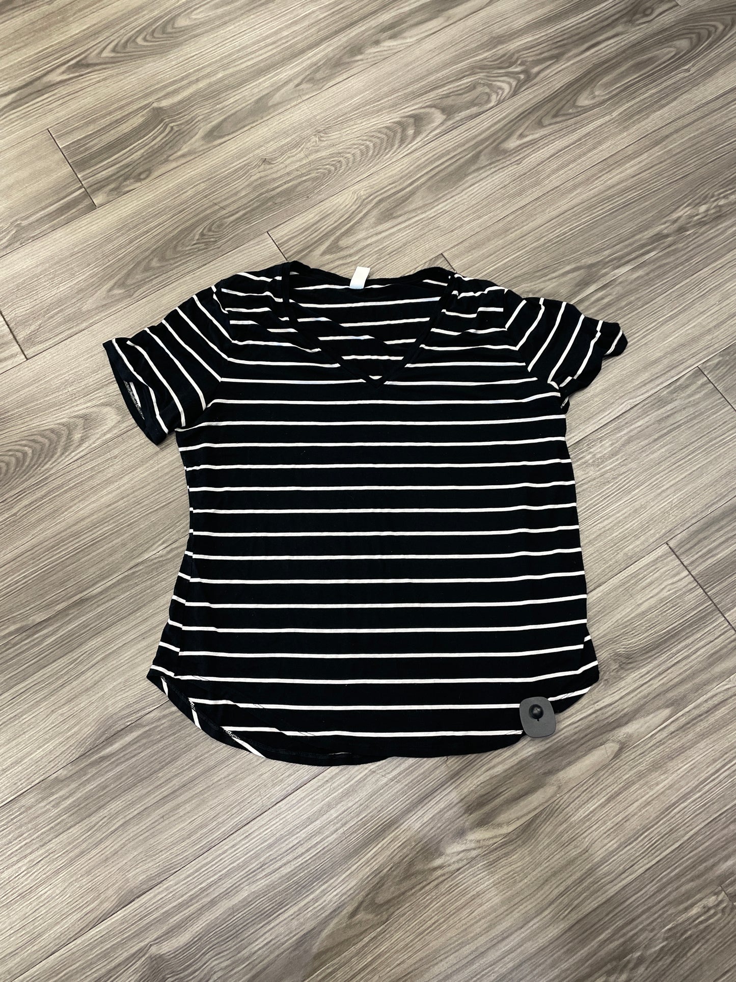 Top Short Sleeve By Old Navy In Striped Pattern, Size: Xl