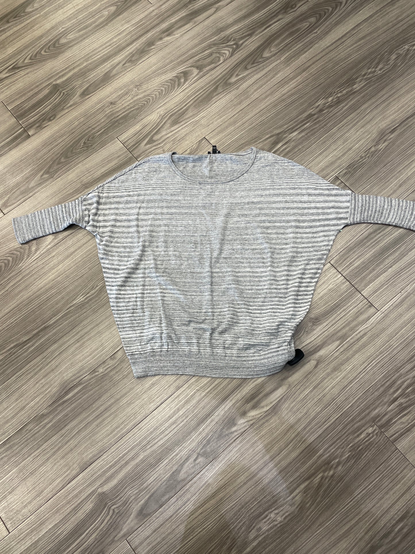 Top Long Sleeve By Express In Grey, Size: L