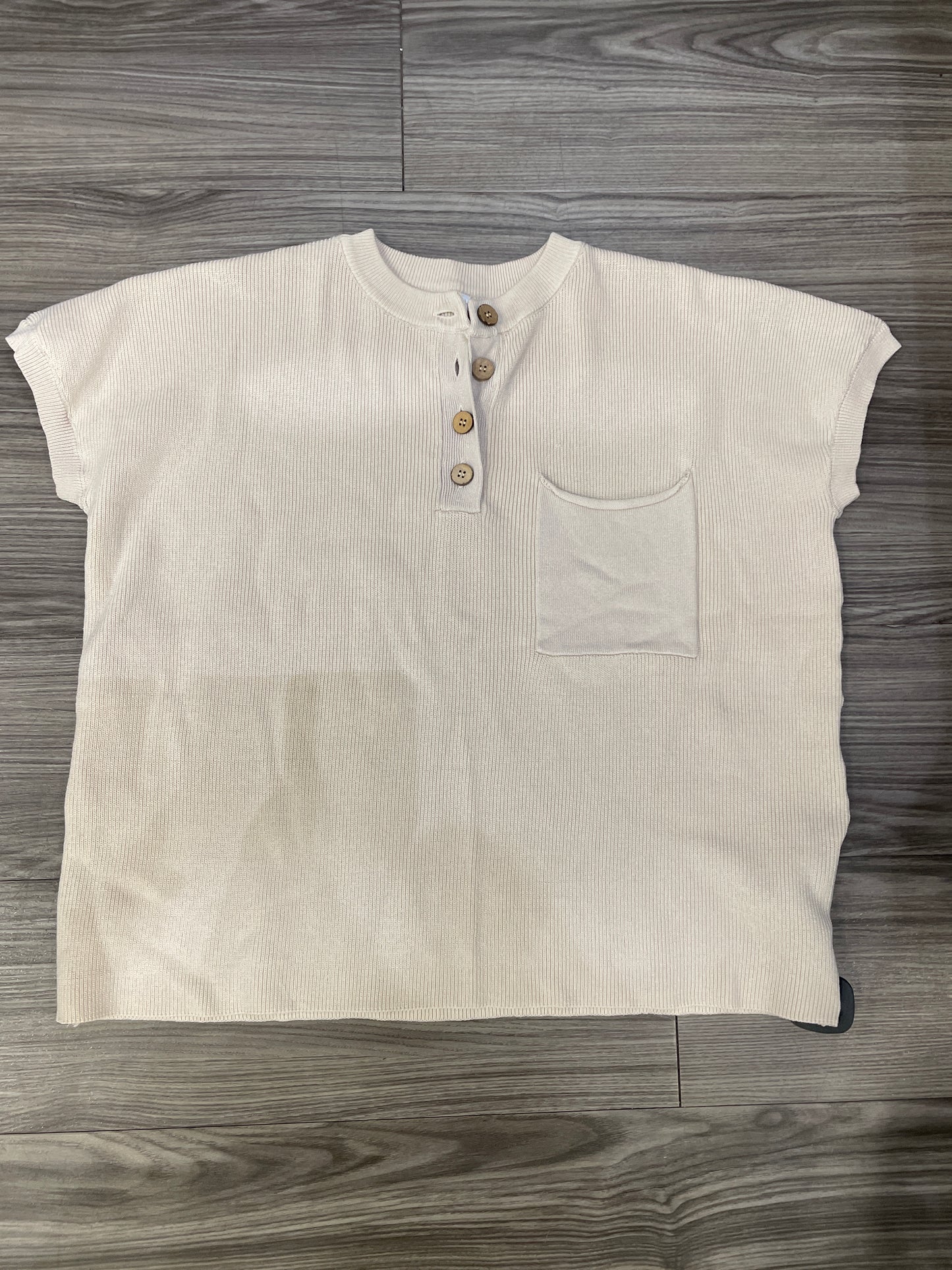 Top Short Sleeve By Clothes Mentor In Tan, Size: S