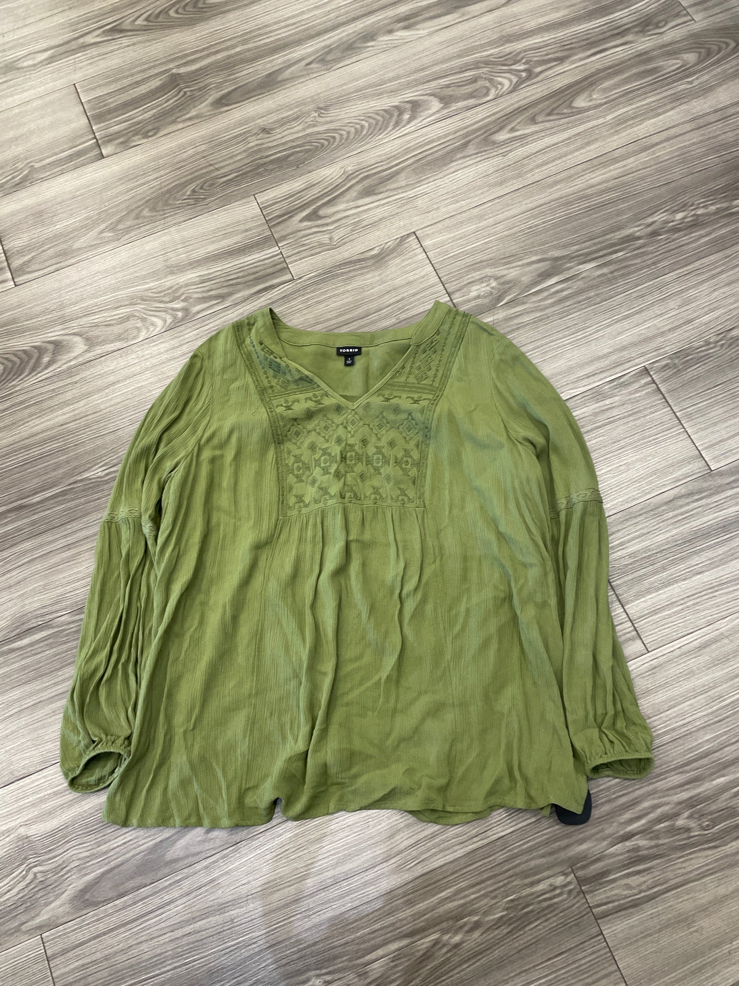 Top Long Sleeve By Torrid In Green, Size: 1x