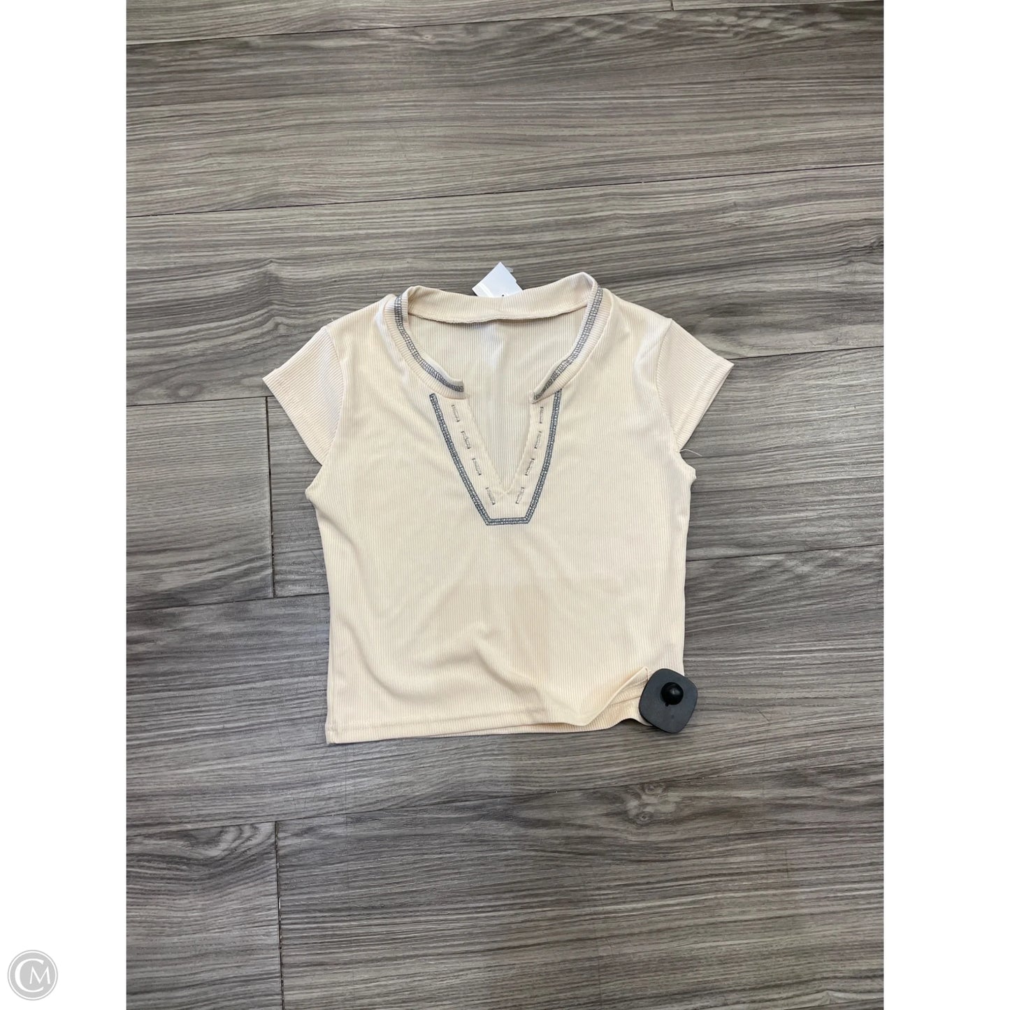 Top Short Sleeve By Clothes Mentor In Cream, Size: S