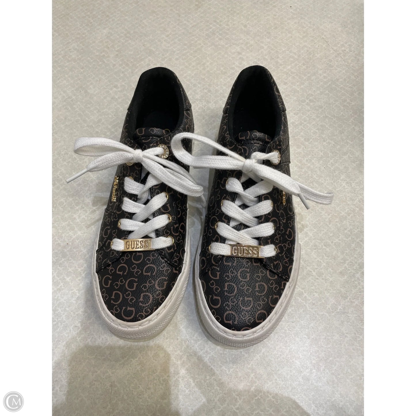 Shoes Sneakers By Guess In Black, Size: 7