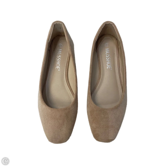 Sandals Flats By Clothes Mentor In Tan, Size: 8