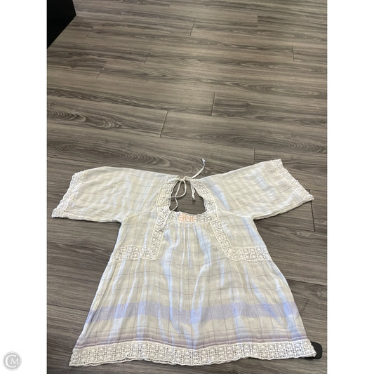 Top Short Sleeve By Holding Horses In Cream & Purple, Size: M