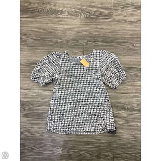 Top Short Sleeve Basic By Green Envelope In Grey, Size: S