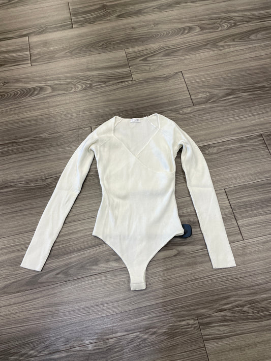 Bodysuit By Clothes Mentor In White, Size: S