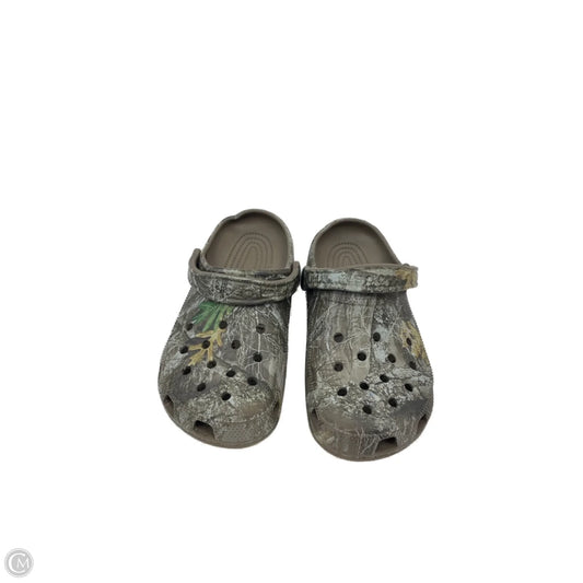 Shoes Athletic By Crocs In Camouflage Print, Size: 9