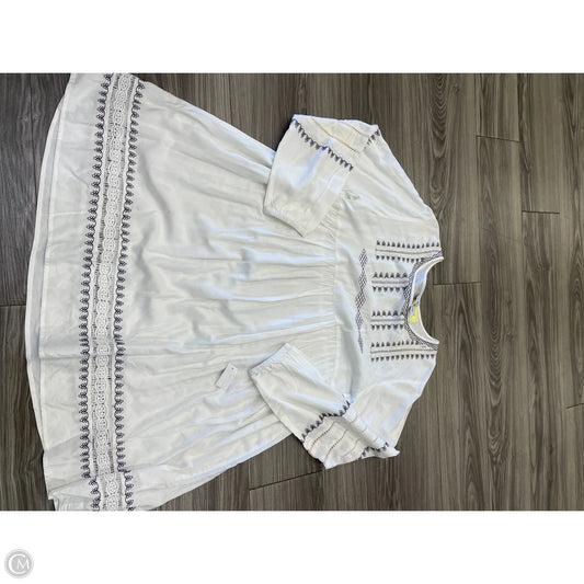 Dress Casual Short By Clothes Mentor In White, Size: L