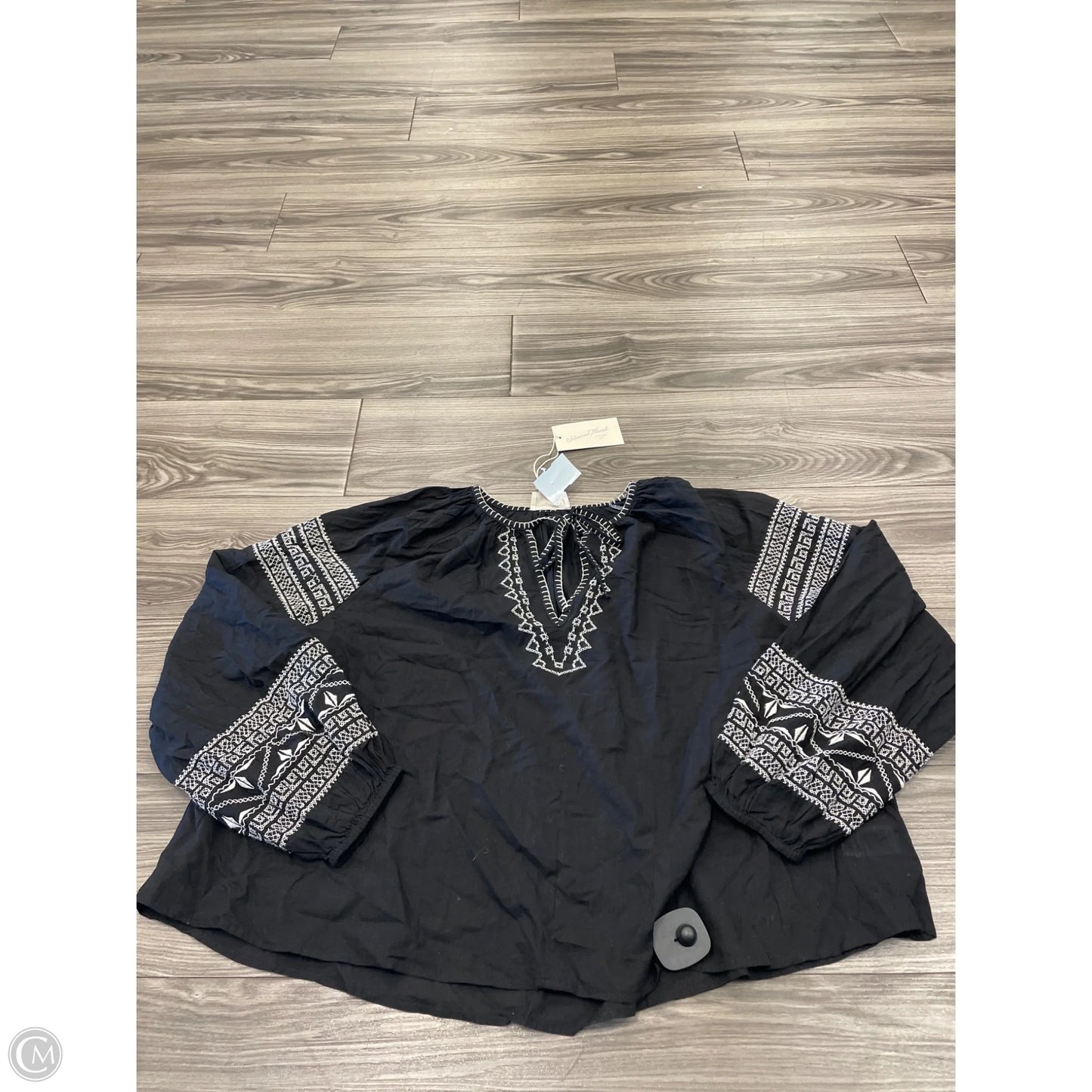 Top Long Sleeve By Universal Thread In Black & White, Size: M